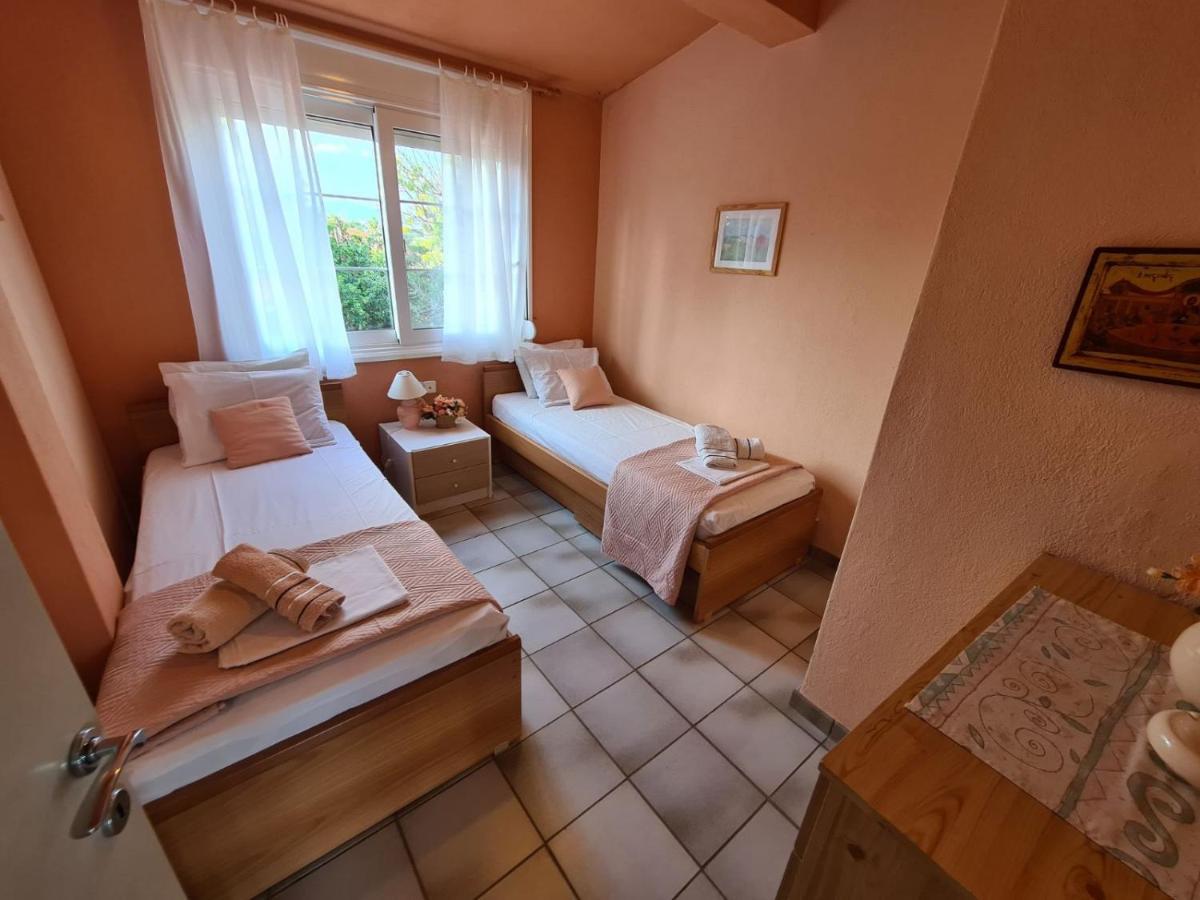 Wonderful House With Private Garden Villa Flogita Exterior photo
